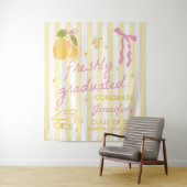 Freshly Graduated Lemon Graduation Tapestry タペストリー (インサイチュ)