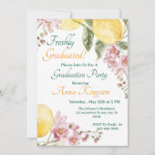 Freshly Graduated Lemon Pink Graduation Invitation 招待状 (正面)