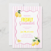 Freshly Graduated Lemon Pink Stripes Graduation 招待状 (裏面)