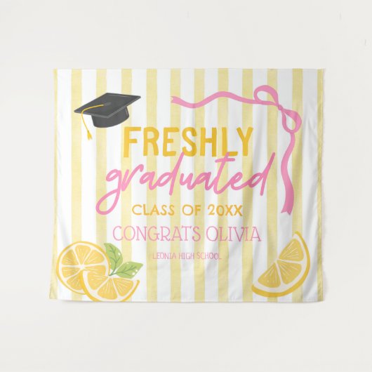 Freshly Graduated Lemonade Grad Party Backdrop タペストリー (正面(横))