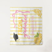 Freshly Graduated Lemonade Grad Party Backdrop タペストリー (正面)
