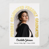 Freshly Graduated Retro Graduation Announcement 箔シーズンカード (正面)