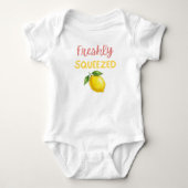 Freshly Squeezed Lemonade Bow Lemon Baby Shower ベビーボディスーツ (正面)
