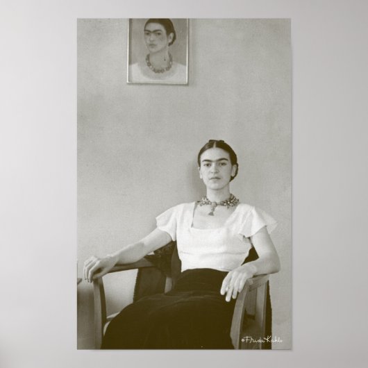 Frida Kahlo Seated w/ Frida Painting ポスター (正面)