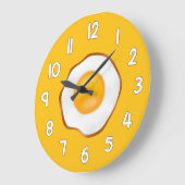 Fried Egg Wall Clock – Fun Kitchen Breakfast Home  ラージ壁時計 (傾斜)