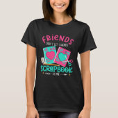 Friend Don't Let Friends Scrapbook Alone Crafters  Tシャツ (正面)
