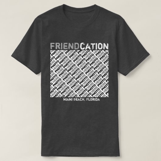 Friendcationはあなた自身の暗いTシャツを作成します Tシャツ (デザイン正面)
