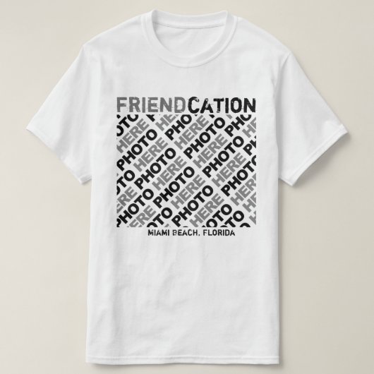 Friendcationはあなた自身の白いTシャツを作成します Tシャツ (デザイン正面)