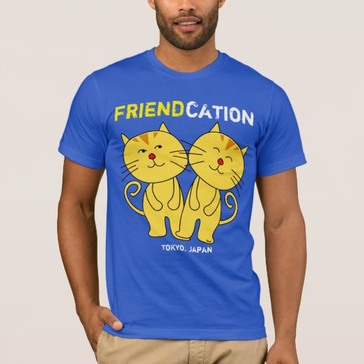 Friendcation猫の漫画のTシャツ Tシャツ (正面)