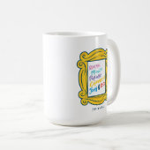 FRIENDS™ の名前とのぞき穴デザイン コーヒーマグカップ (正面右)