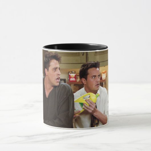 FRIENDS™ | ジョーイとチャンドラーが怖がる マグカップ (中央)