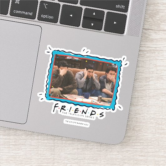 FRIENDS™ | ソファに座るジョーイ、ロス、チャンドラー シール (詳細)