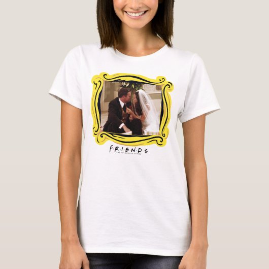 FRIENDS™ | チャンドラー&モニカ 結婚 Tシャツ (正面)