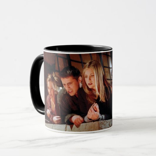 FRIENDS™ | バルコニーにいるギャング マグカップ (正面左)