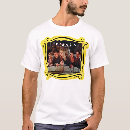FRIENDS™ | バルコニーにいるギャング Tシャツ (正面)