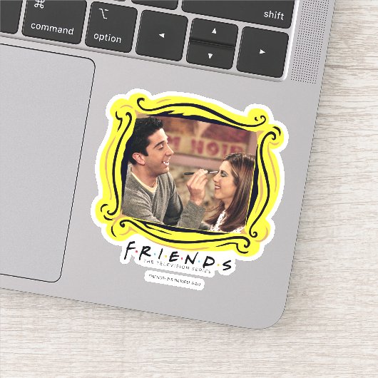 FRIENDS™ | ロスがレイチェルのメイクをする シール (詳細)
