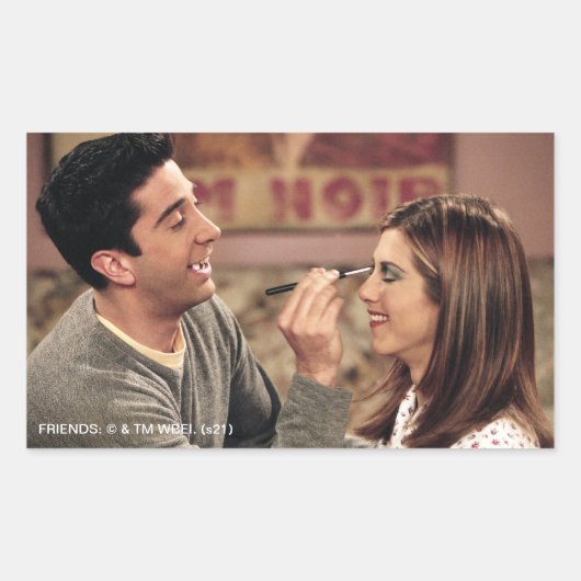 FRIENDS™ | ロスがレイチェルのメイクをする 長方形シール (正面)