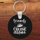 Friends Don't Let Friends Cruise Alone Clic Cruise キーホルダー (正面)