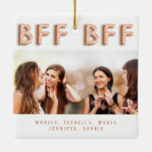 Friends forever白いバラの金ゴールド写真の名前 セラミックオーナメント (裏面)