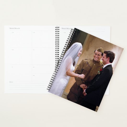 FRIENDS™ | Joeyがモニカとチャンドラーと結婚 プランナー手帳 (ディスプレー)