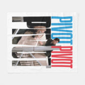 FRIENDS™ | PIVOT PIVOT PIVOT 引用 フリースブランケット (正面(横))