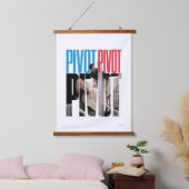 FRIENDS™ | PIVOT PIVOT PIVOT 引用 吊り下げ型タペストリー (寝室)