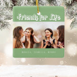 Friends sage green white photo names セラミックオーナメント<br><div class="desc">誕生日や最高のクリスト、特別なイベントのための贈り物。白い文字：人生のための書友達、トレンディースタイルスクリプト。自分の写真と名前をパーソナライズして使用する。セージ緑の背景。</div>