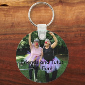 Friends + Tutus =おもしろい時間 キーホルダー (正面)