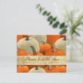 Friendsgivingの夕食のカボチャ収穫の休日 インビテーションポストカード (スタンド正面)