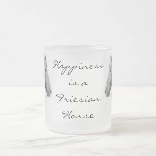 Friesianの馬の曇らされたガラスのマグ フロストグラスマグカップ (中央)