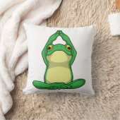 Frog at Yoga in Cross Leged クッション (ブランケット)