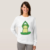 Frog at Yoga in Cross Leged Tシャツ (正面フル)