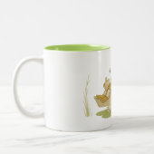 Frog Book Lover | 90s Retro Reading Toad Bookworm  ツートーンマグカップ (左)