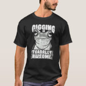 Frog gigging is toadally awesome hunting and frogg tシャツ (正面)