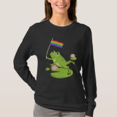 Frog  LGBTQ Gay Pride Flag Lily Pad Illustration Tシャツ (正面)
