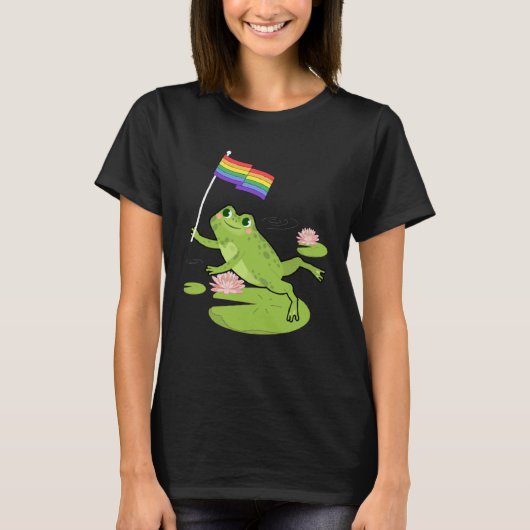Frog  LGBTQ Gay Pride Flag Lily Pad Illustration Tシャツ (正面)
