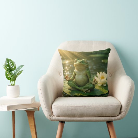 Frog Meditating On a Lily Pad クッション (椅子)