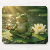 Frog Meditating On a Lily Pad マウスパッド (正面)