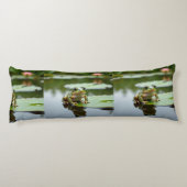 Frog on Lily Pad Serene Pond Body Pillow Design ボディピロー (裏面)