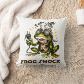Frog Shock – Funny Electrified Frog Cartoon Illust クッション (ブランケット)