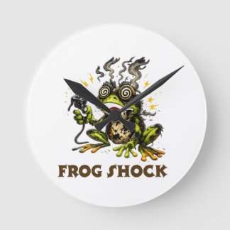 Frog Shock – Funny Electrified Frog Cartoon Illust ラウンド壁時計