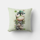 Frog with Green Hat and Shamrock Cute クッション (正面)