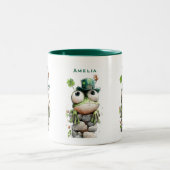 Frog with Green Hat and Shamrock Cute ツートーンマグカップ (中央)
