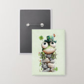 Frog with Green Hat and Shamrock Cute 缶バッジ (正面/裏面)
