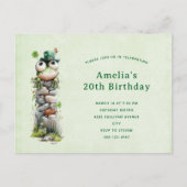 Frog with Green Hat and Shamrock Cute Birthday インビテーションポストカード (正面)