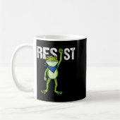 Frogs Resist - Rtland Frog Protest Funny  コーヒーマグカップ (左)