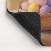 Frohe Ostern mit bunten Eiern und Tulpen マウスパッド (コーナー)