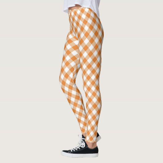 Front and back views of leggings with an orange レギンス (左)