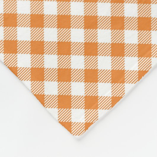 Front view features a brown and white gingham  フリースブランケット (角)