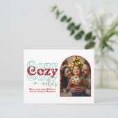 Frost & Berry Cozy Vibes Retro Christmas Photo シーズンポストカード (スタンド正面)